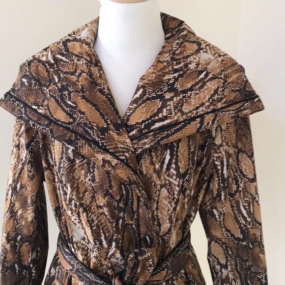 Dennis Basso medium snake print jacket . - Picture 2 of 8